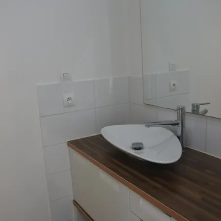 Maison De Village Spacieuse Et Confortable *