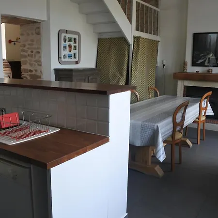 Maison De Village Spacieuse Et Confortable Vakantiehuis