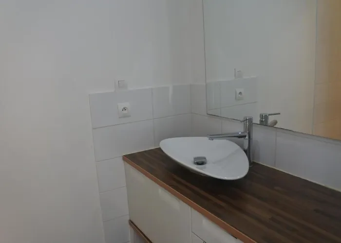 Maison De Village Spacieuse Et Confortable *