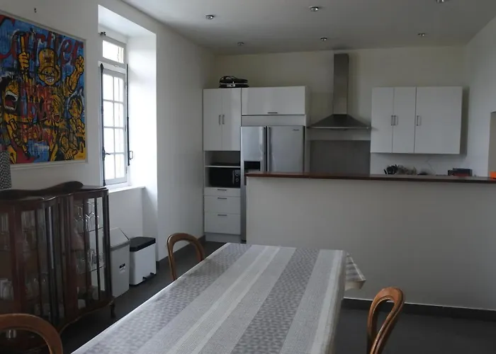 Maison De Village Spacieuse Et Confortable *